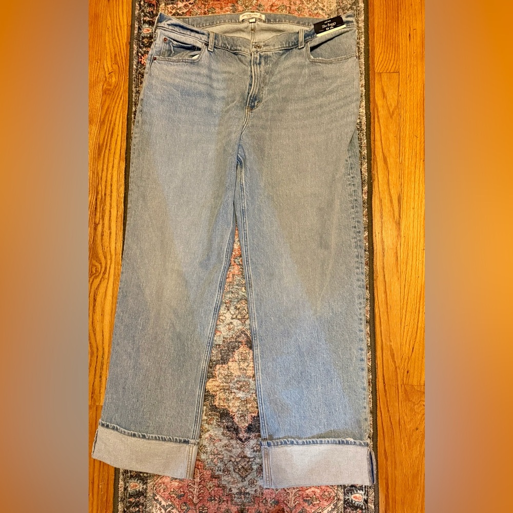 NWT Abercrombie Curvy Low Rise Baggy Size 33